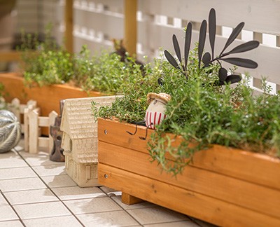 Wood Terrace planter